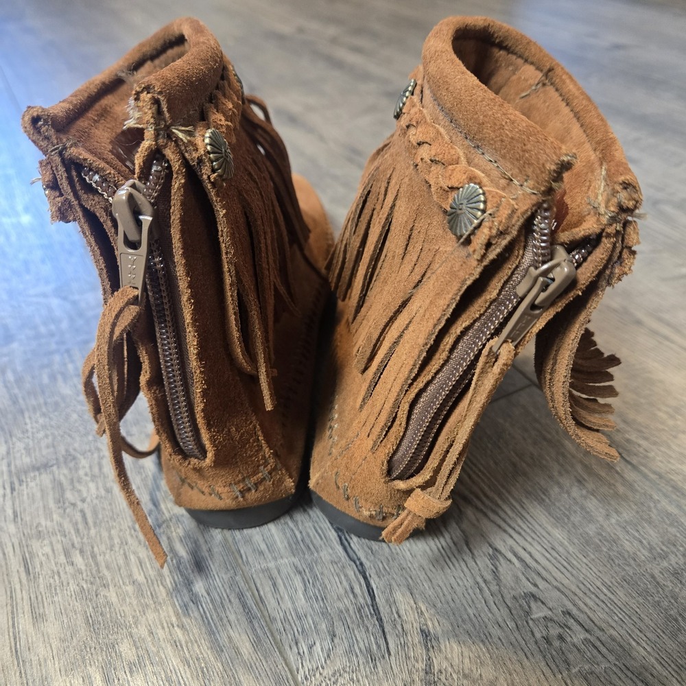 Minnetonka Womens 6.5 Moccasin Boot Brown Suede Fringe Back Zip Concho Braid - Picture 4 of 7